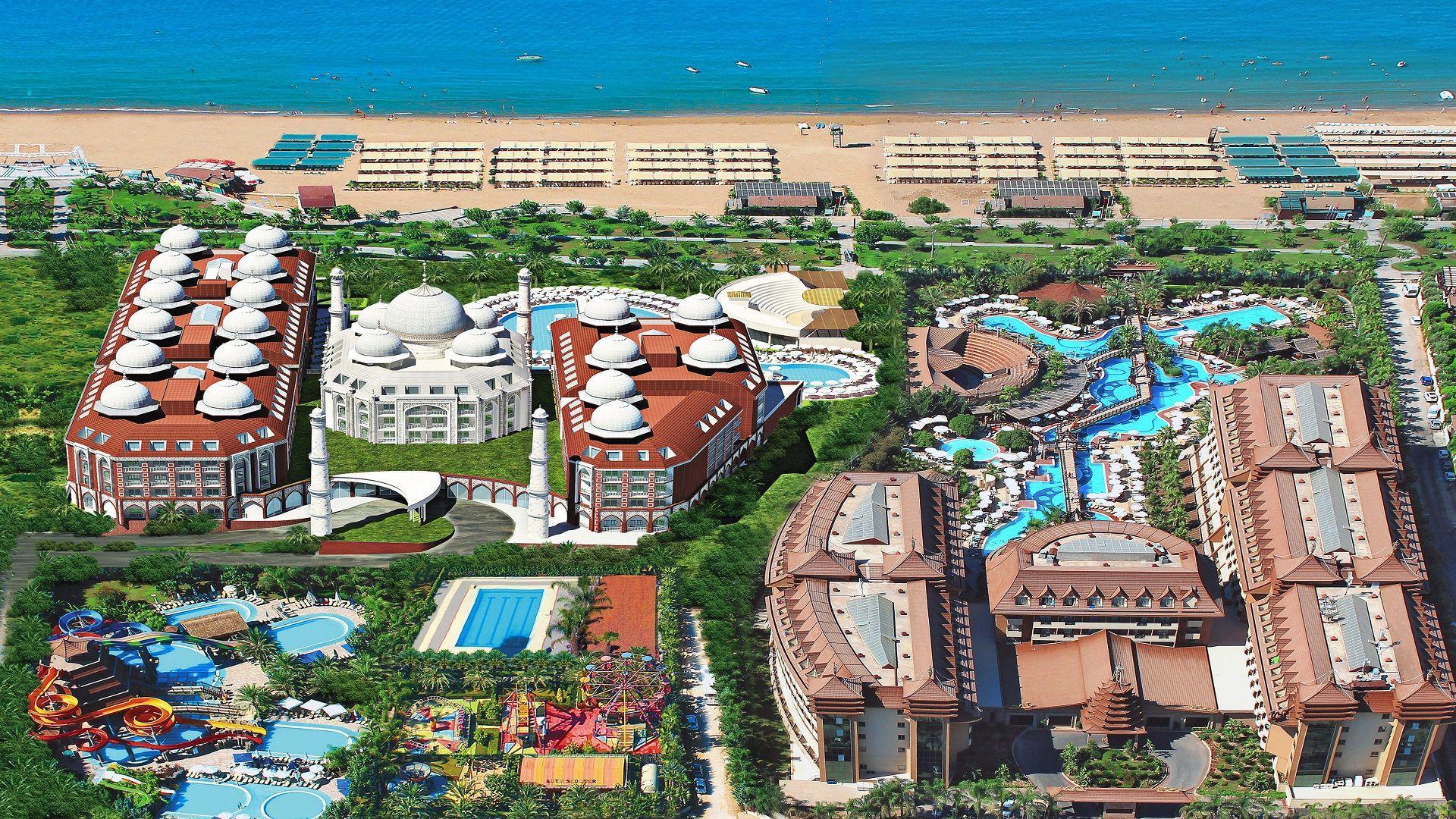 Royal Dragon Hotel Side Exterior photo