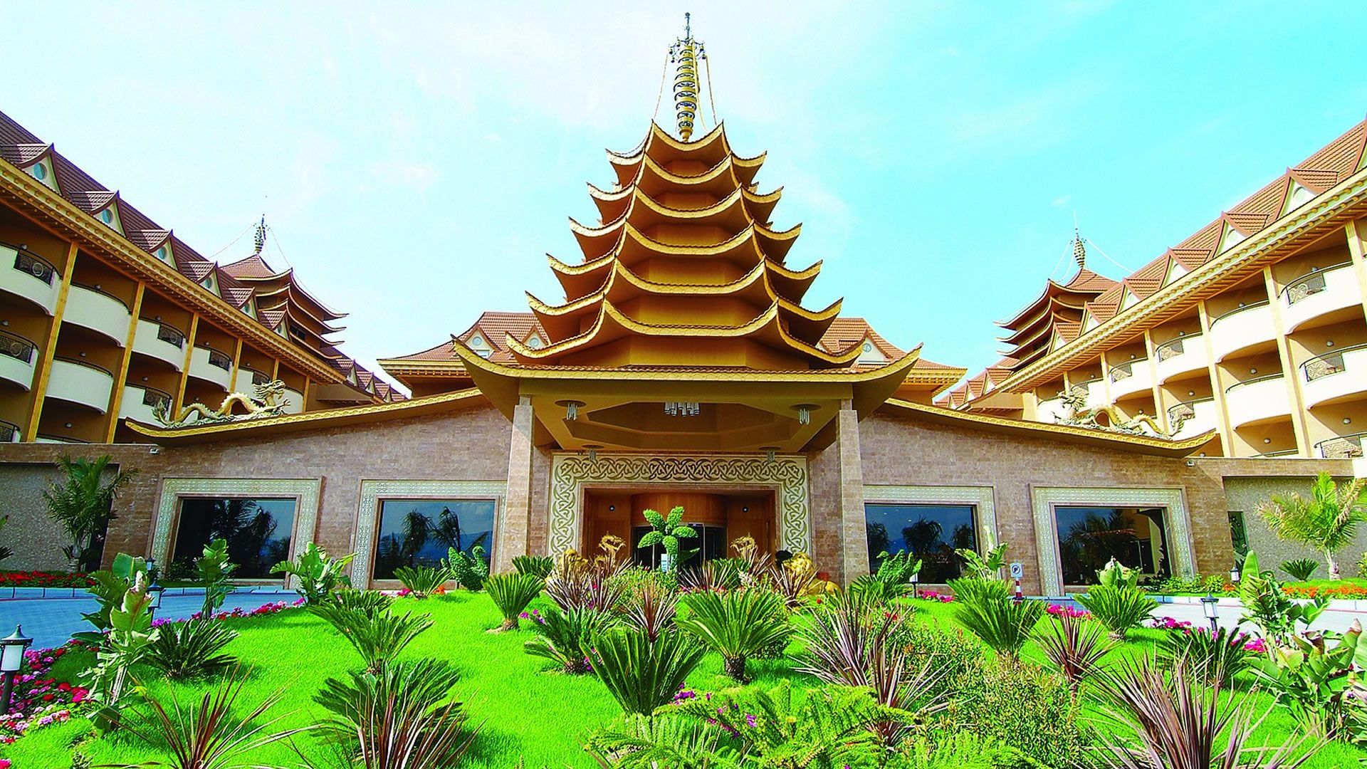 Royal Dragon Hotel Side Exterior photo